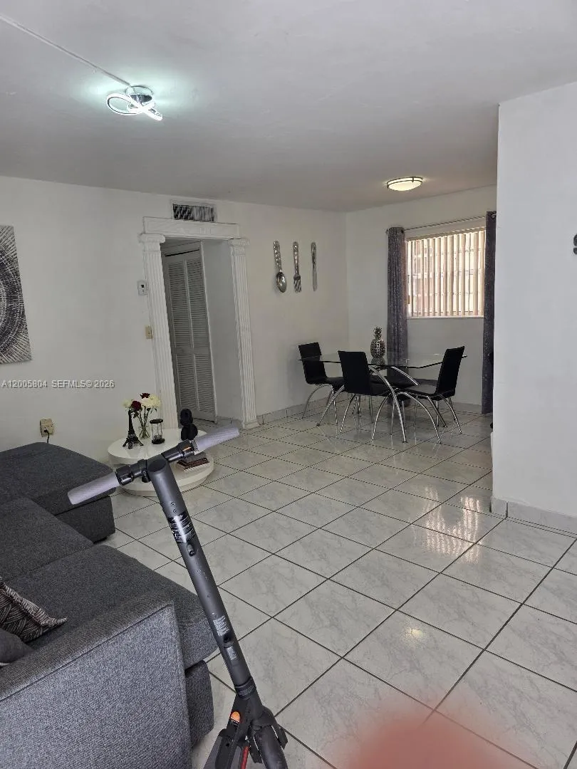 320 W 20th St # 5, Hialeah FL 33010