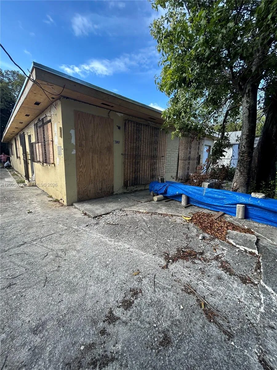 1780 NW 15th St, Miami FL 33125