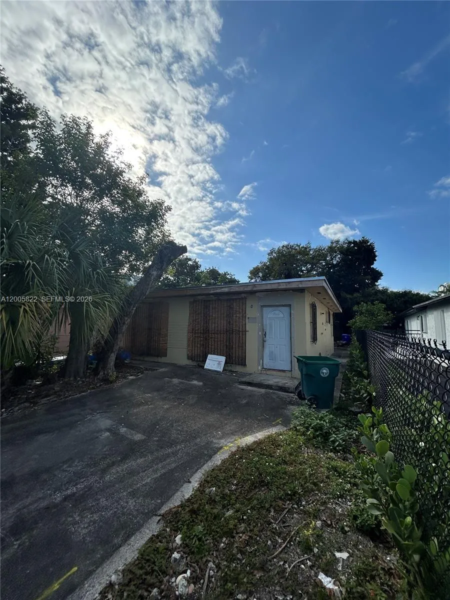 1780 NW 15th St, Miami FL 33125
