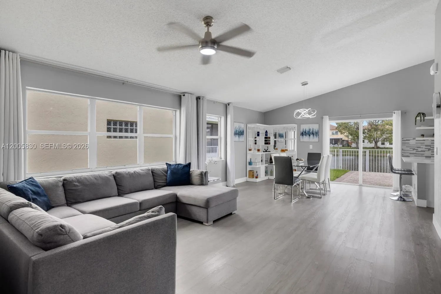 5861 S Sable Cir, Margate FL 33063