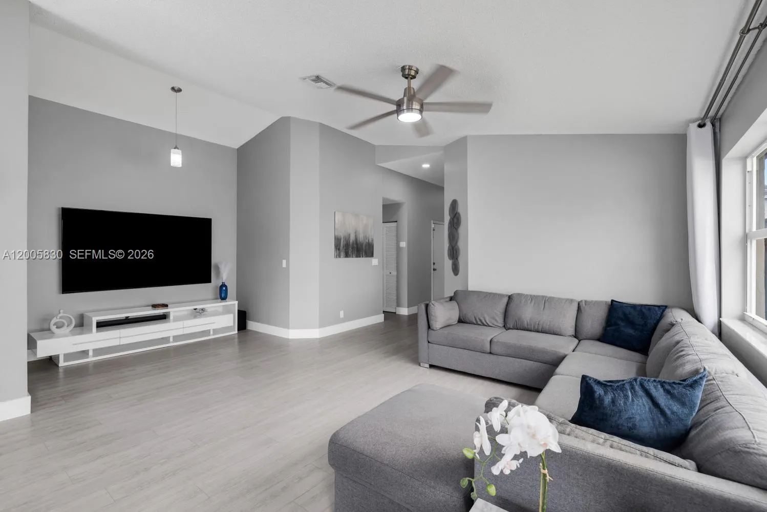 5861 S Sable Cir, Margate FL 33063