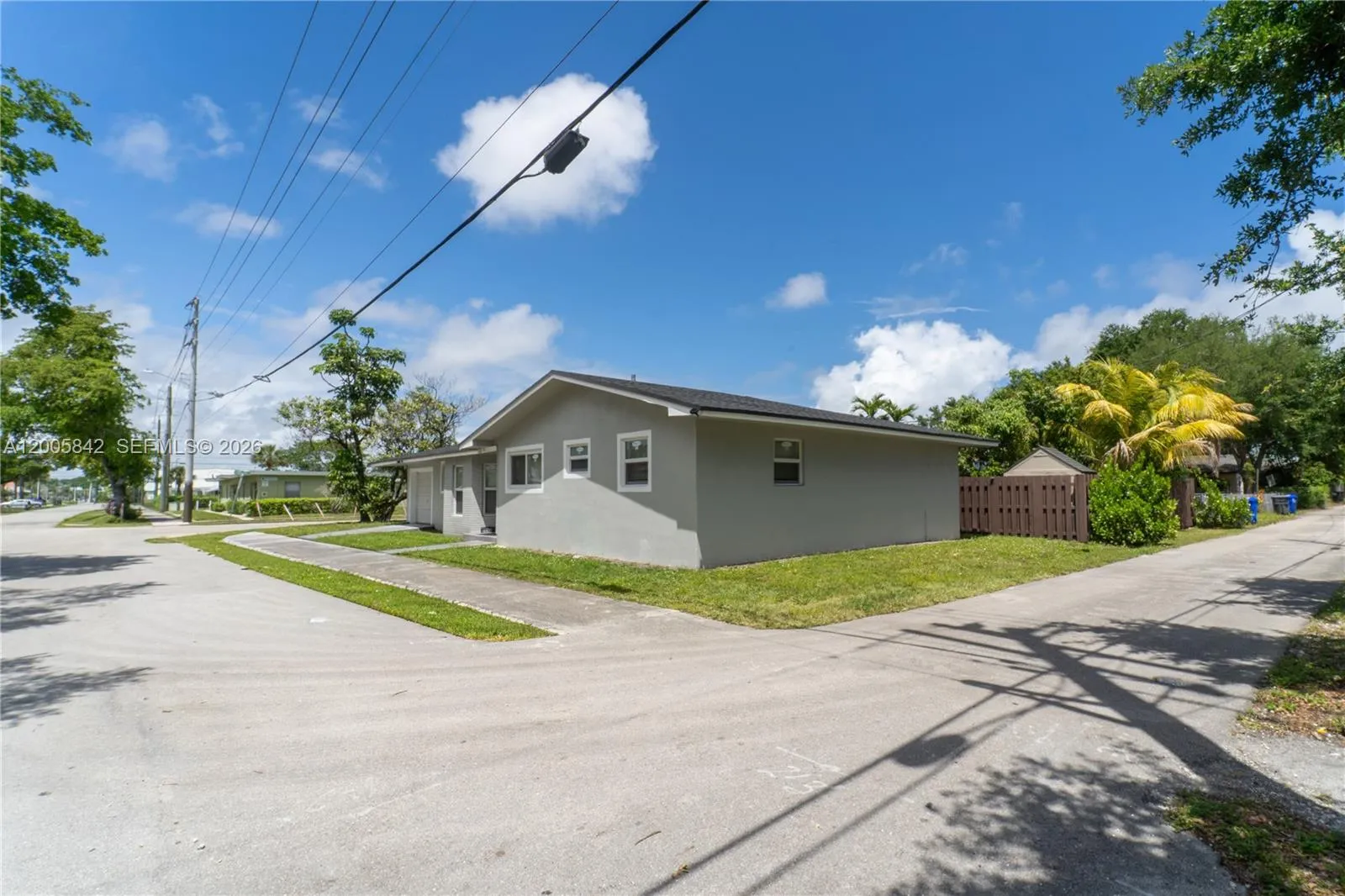 2260 Charleston St, Hollywood FL 33020