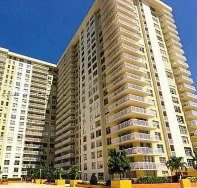 2 bedroom 2 bath for sale at 231 174th St # 617, Sunny Isles Beach FL 33160
