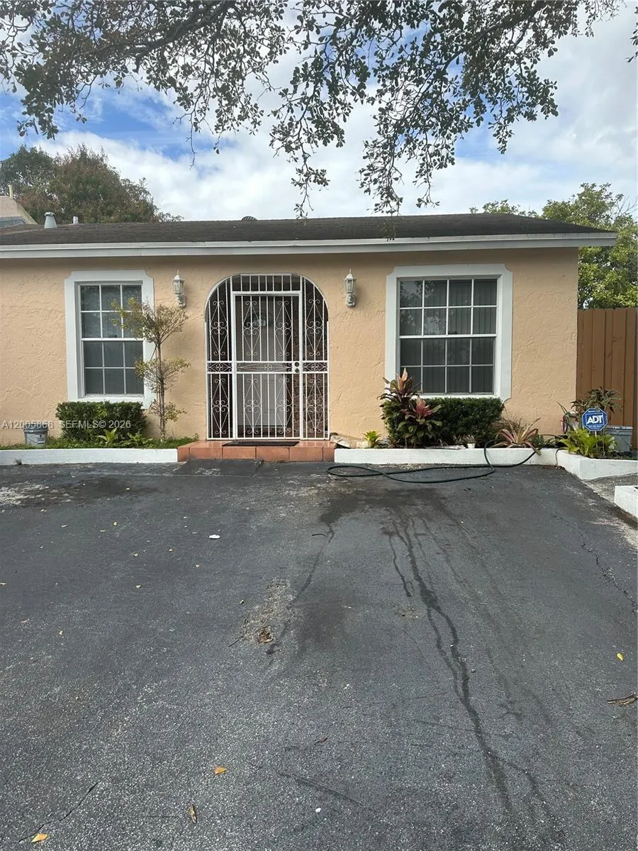 2733 NW 204th Ln, Miami Gardens FL 33056