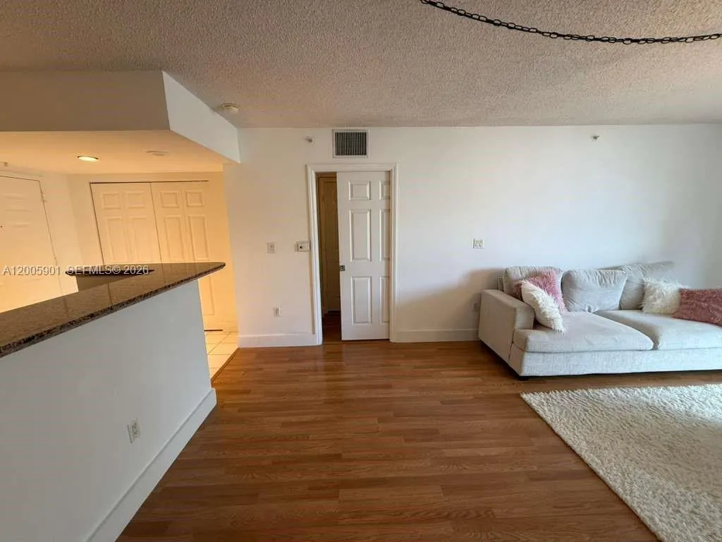 1155 Brickell Bay Dr # 606, Miami FL 33131