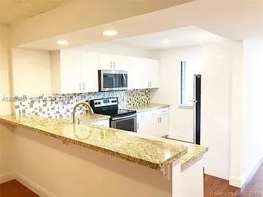 201 Lakeview Drive # 204, Weston FL 33326
