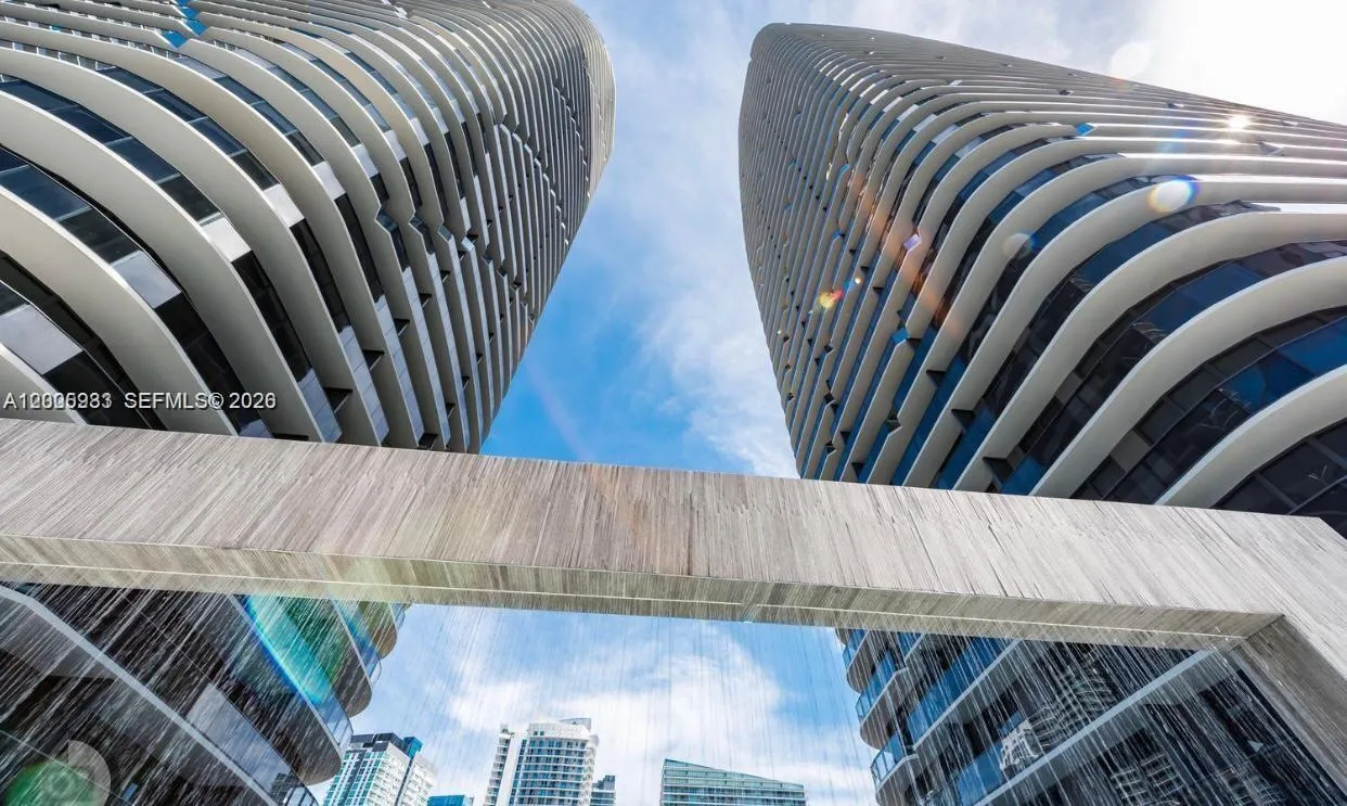 55 SW 9th St # 2604, Miami FL 33130