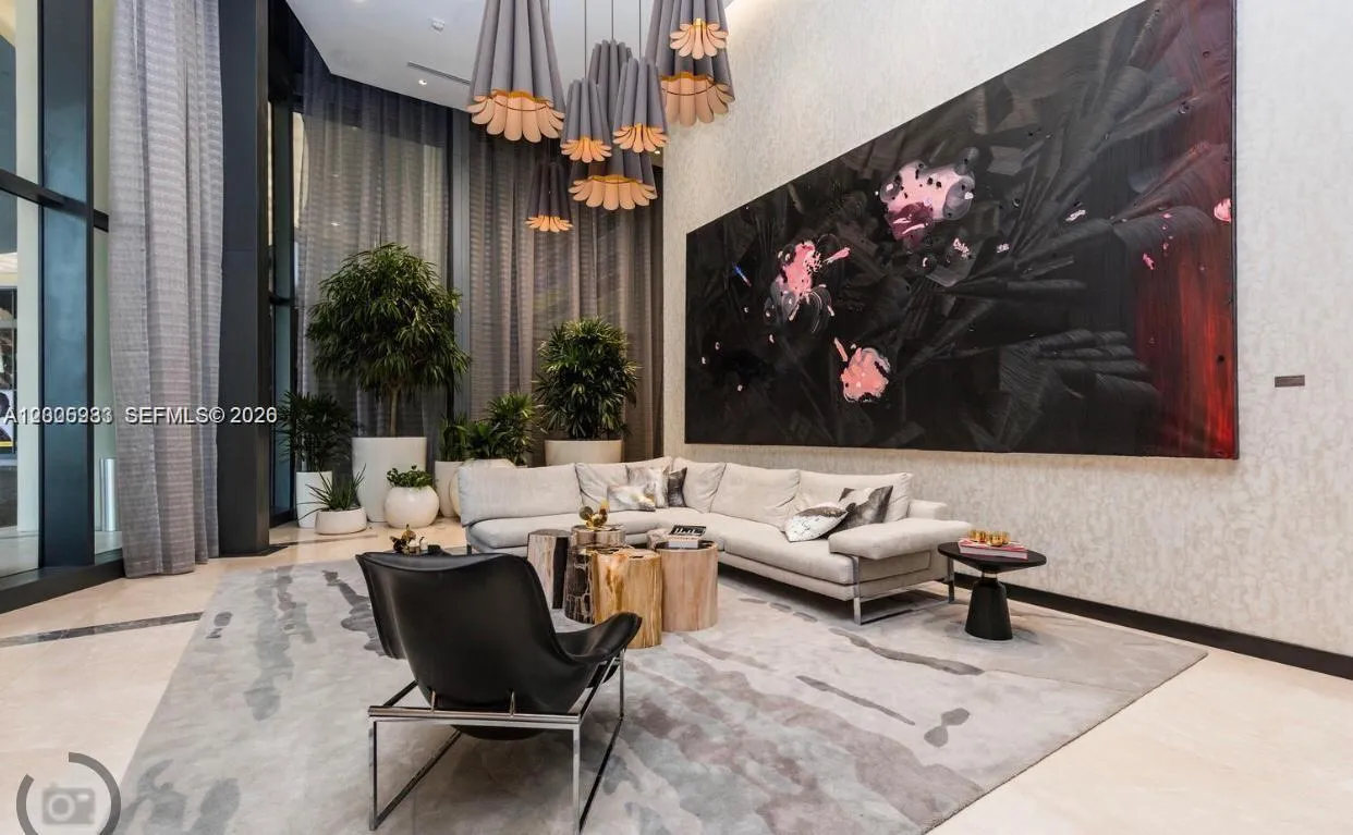 55 SW 9th St # 2604, Miami FL 33130