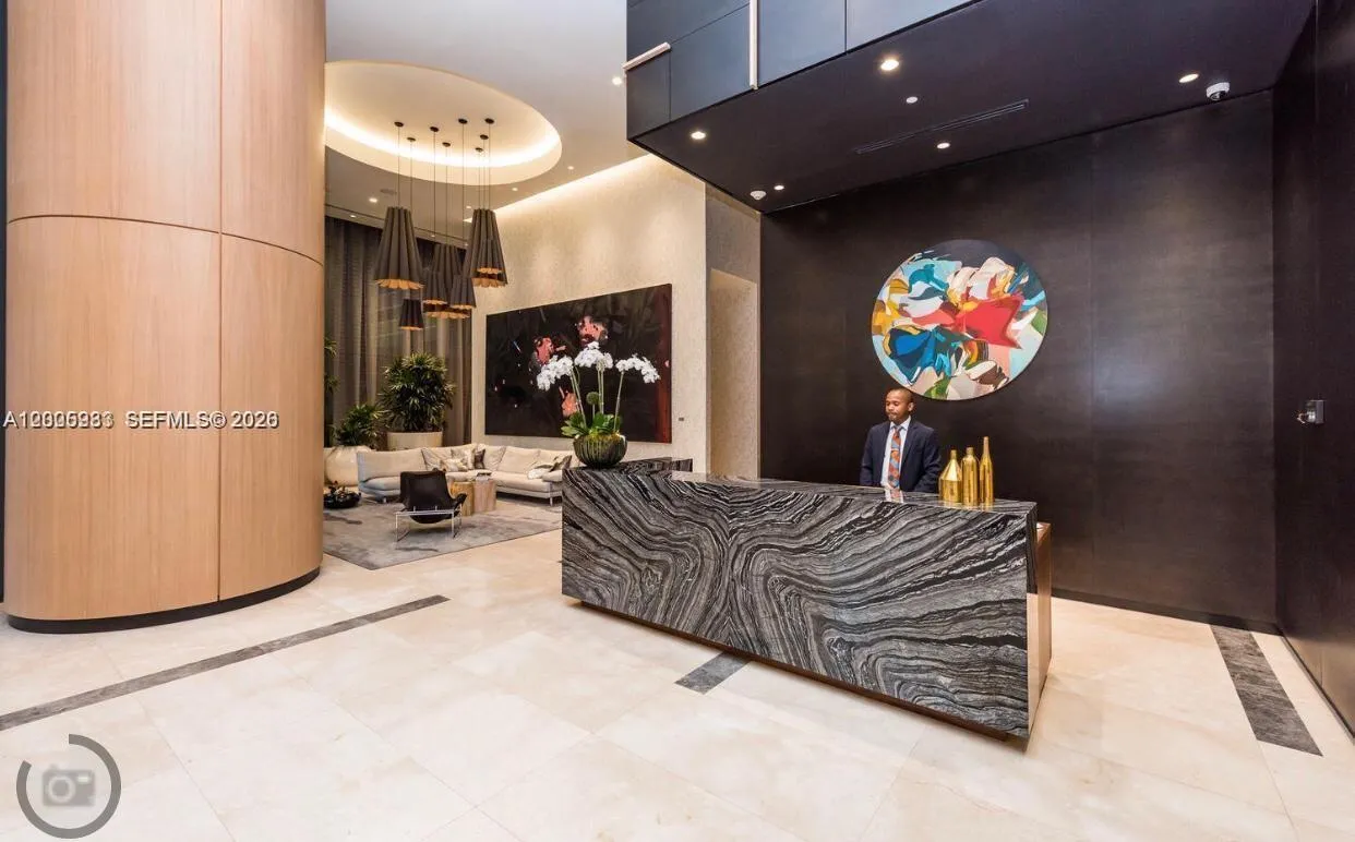 55 SW 9th St # 2604, Miami FL 33130