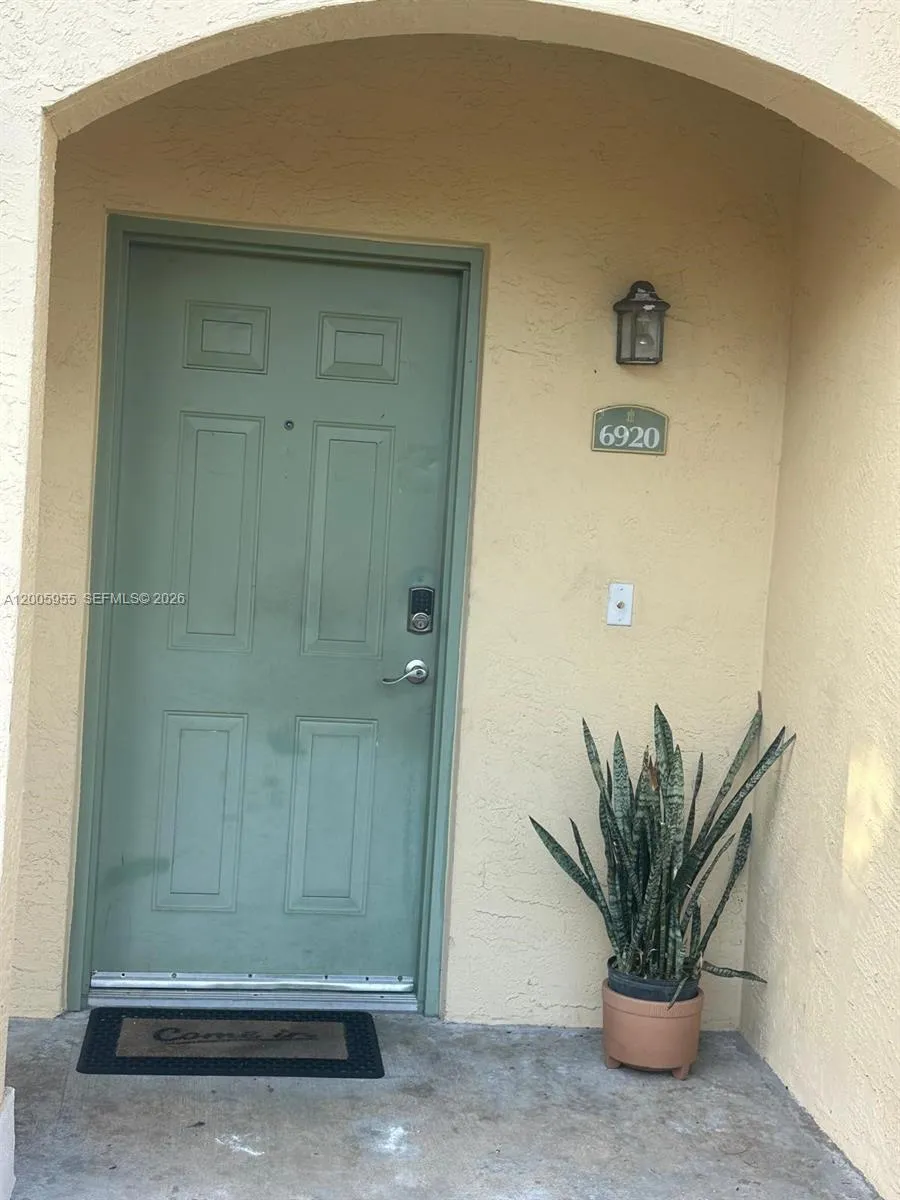 6920 W Sample Rd # 6920, Coral Springs FL 33067