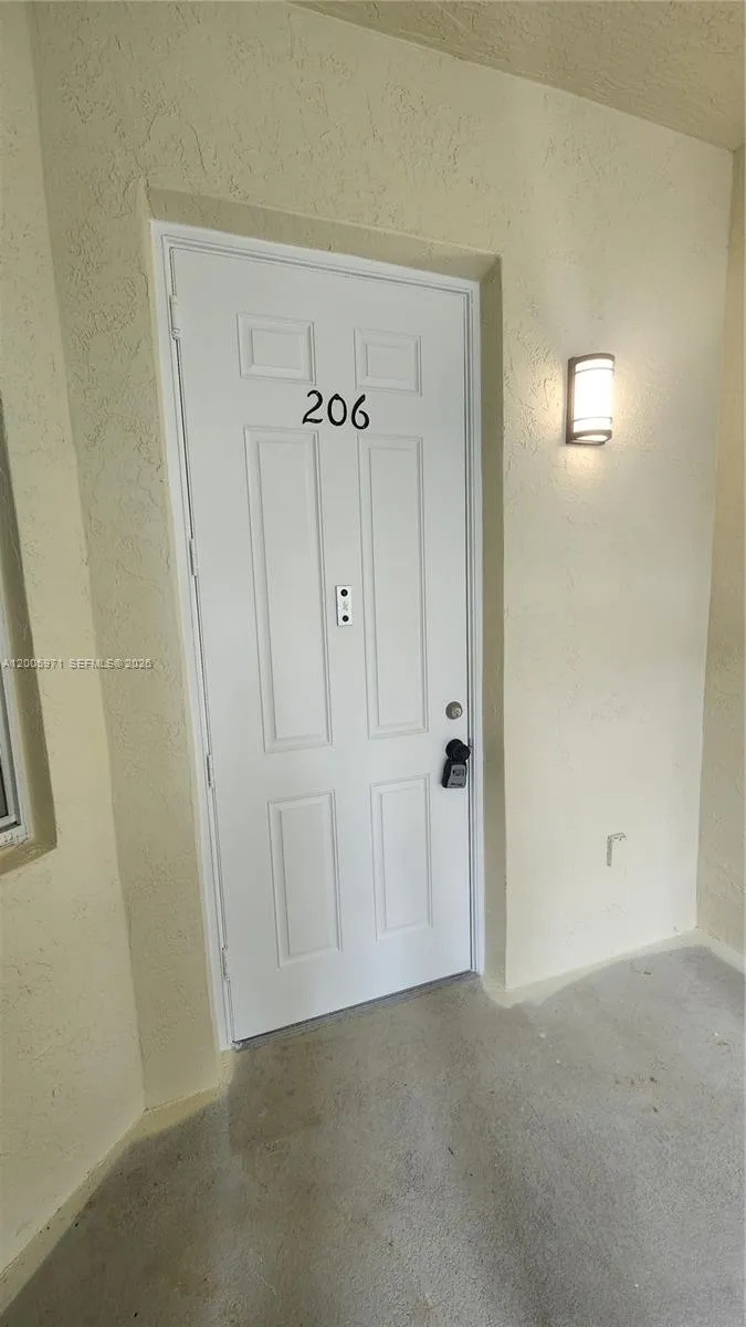 3600 Oaks Clubhouse Dr # 206, Pompano Beach FL 33069