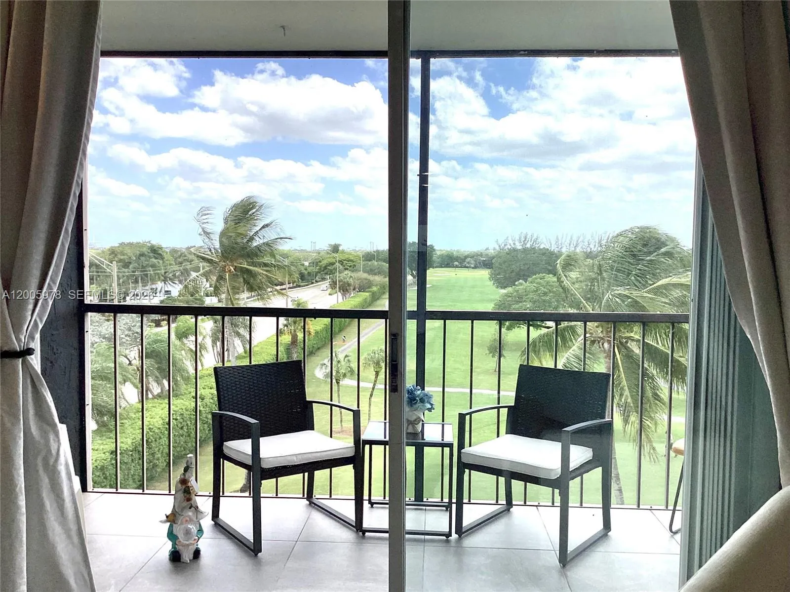 1 bedroom 1 bath for sale at 8900 Washington Blvd, Pembroke Pines FL 33025