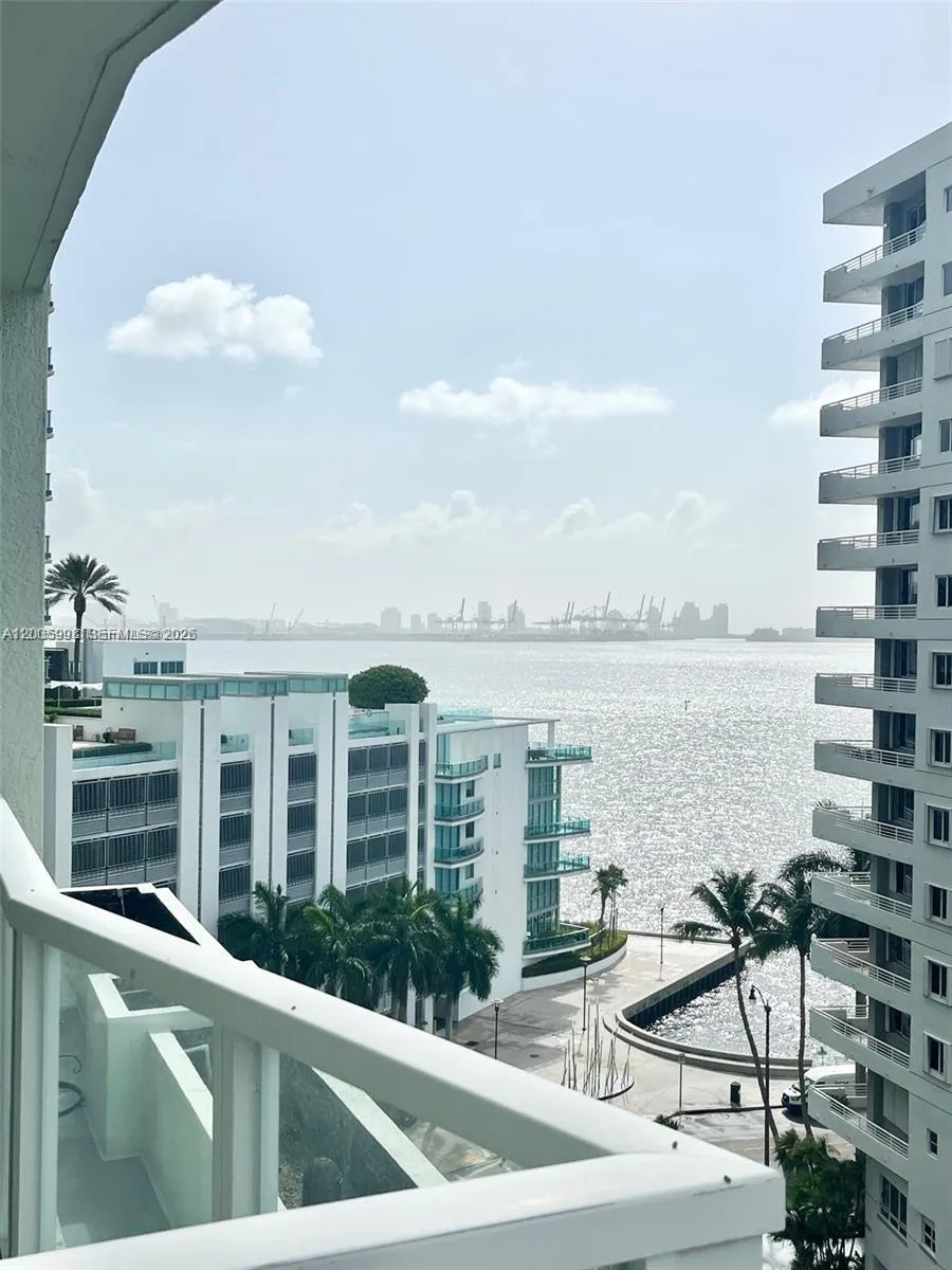 218 SE 14th St # 903, Miami FL 33131