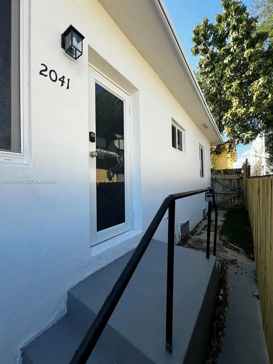 2041 NW 2nd St # 2041, Miami FL 33125