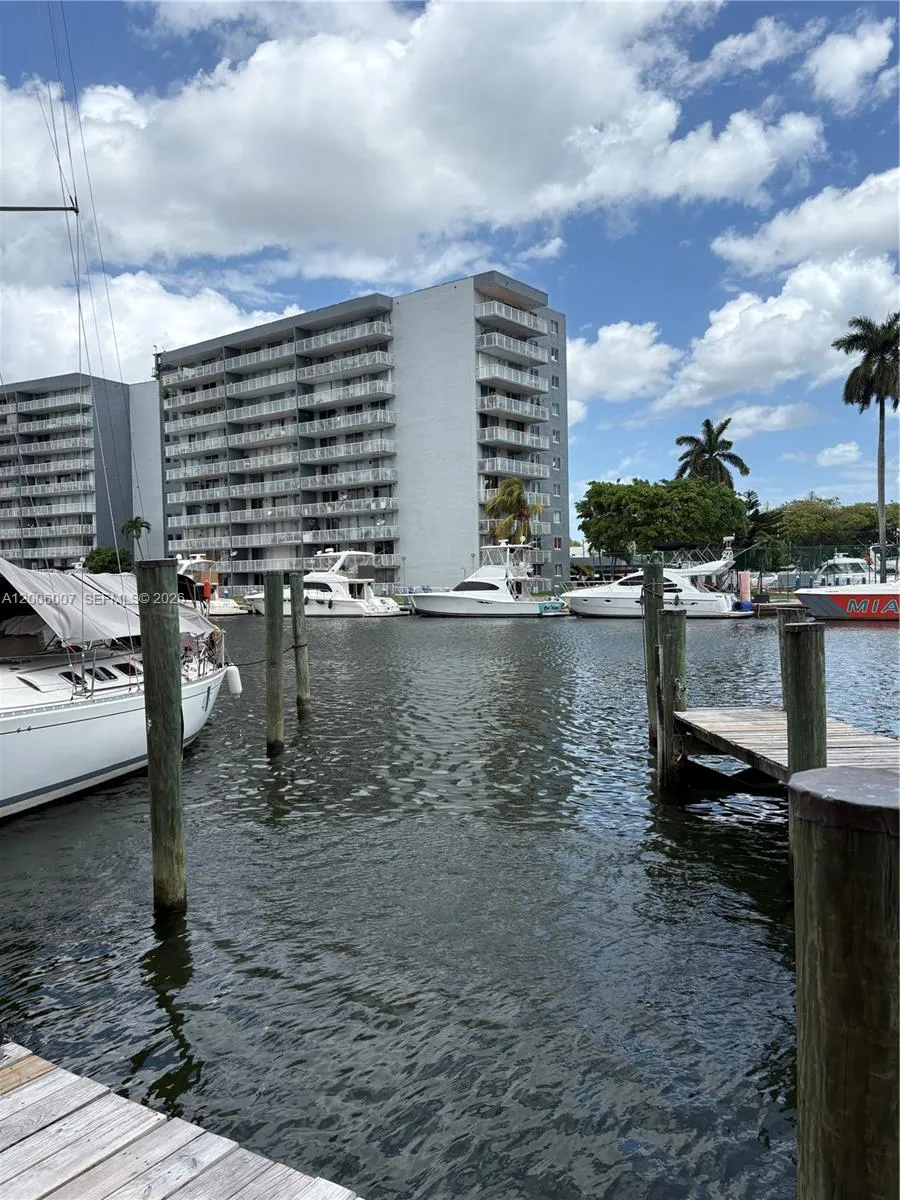 2415 NW 16th St Rd #11, Miami FL 33125