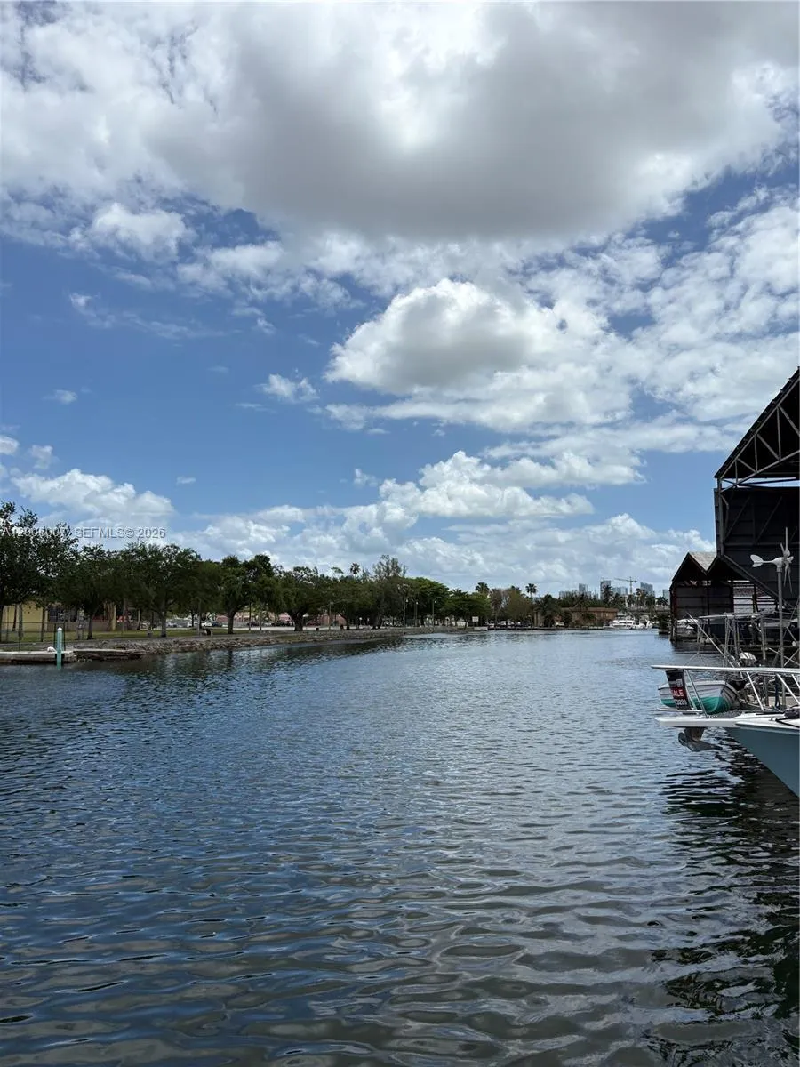 2415 NW 16th St Rd #11, Miami FL 33125