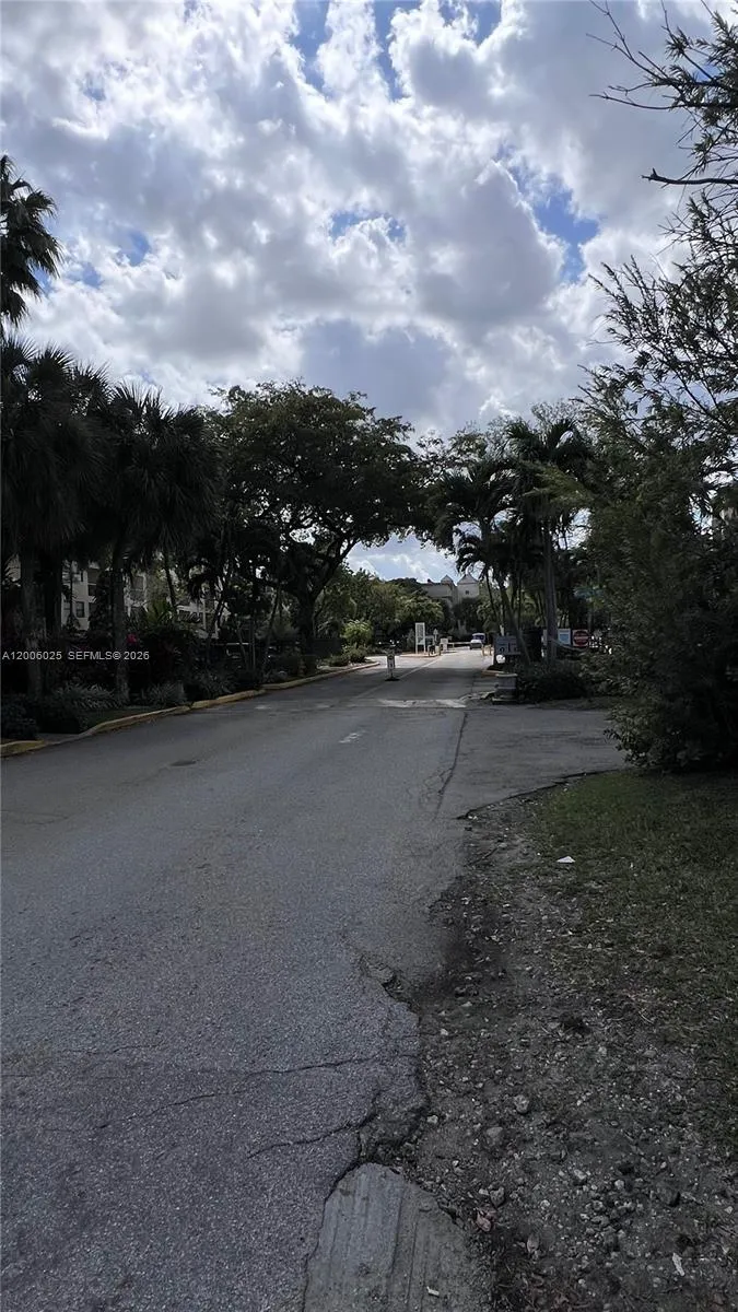 8290 Lake Dr # 108, Doral FL 33166