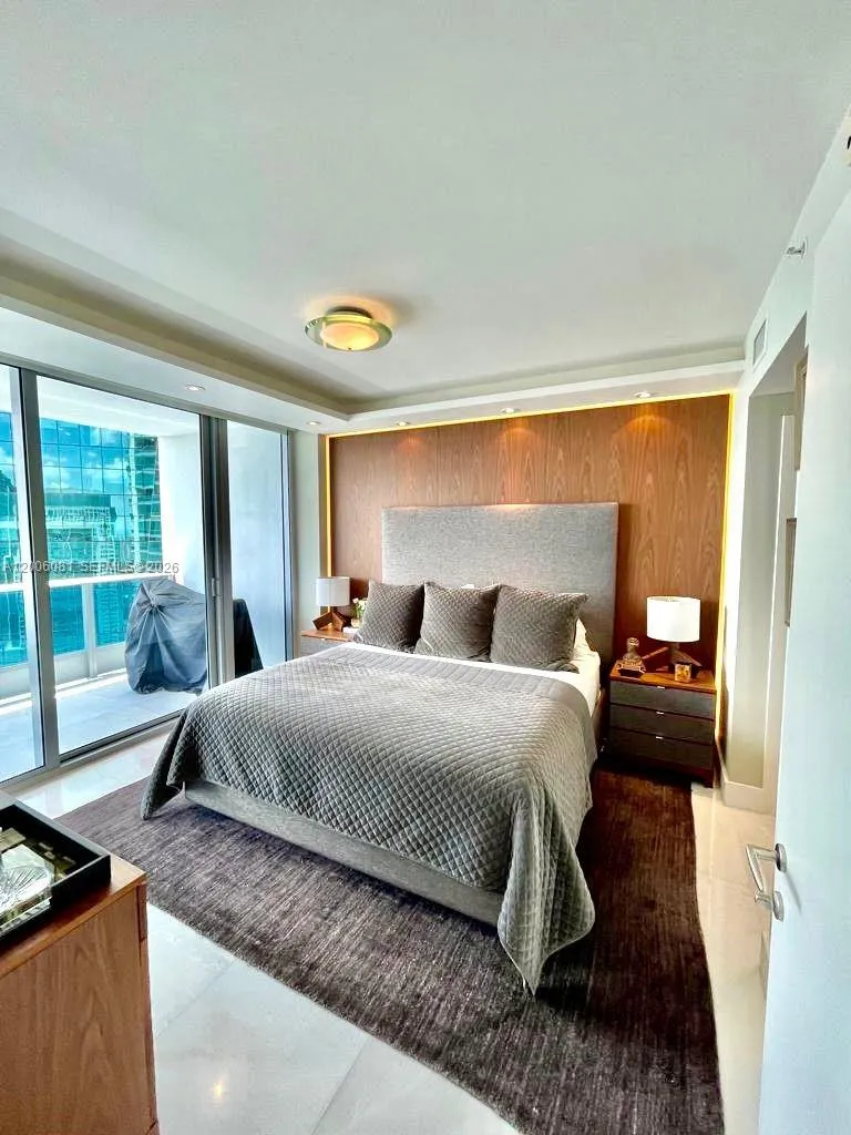 200 BISCAYNE BLVD WAY # 4310, Miami FL 33131