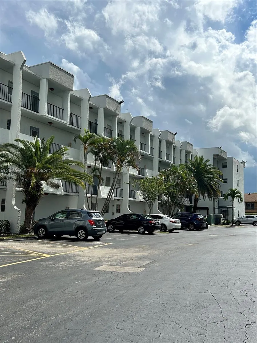 3000 E Sunrise Lakes Dr # 302, Sunrise FL 33322