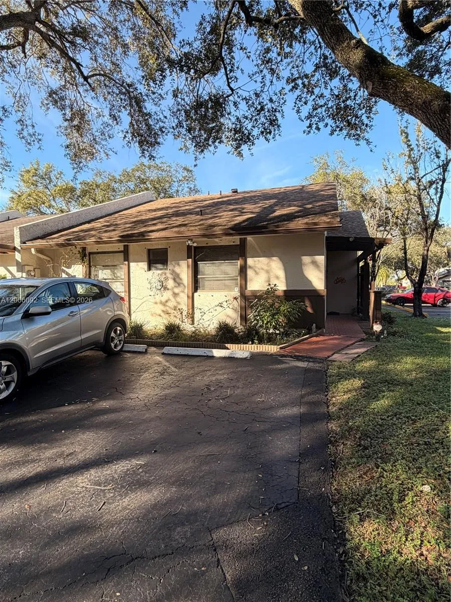 9601 NW 16th Street, Pembroke Pines FL 33024