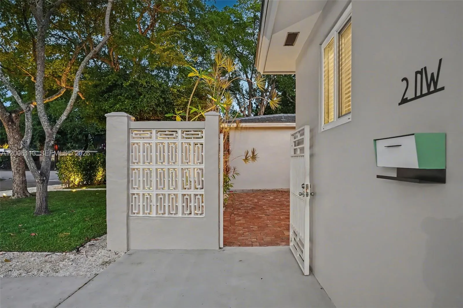 2 NW 89th St, El Portal FL 33150