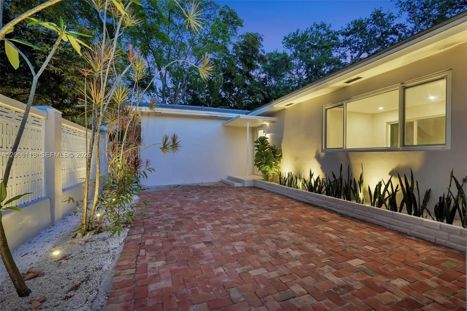 2 NW 89th St, El Portal FL 33150