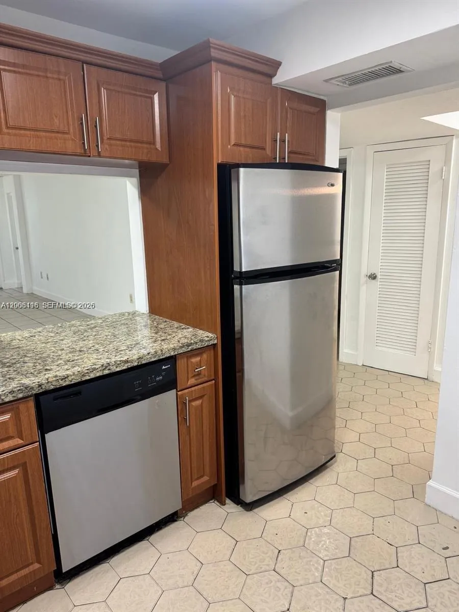 1401 NE 191st St # D108, Miami FL 33179