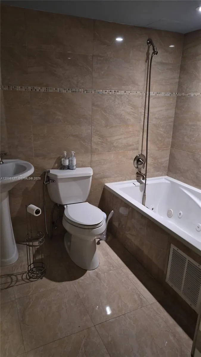 2816 N 46th Ave # J682, Hollywood FL 33021