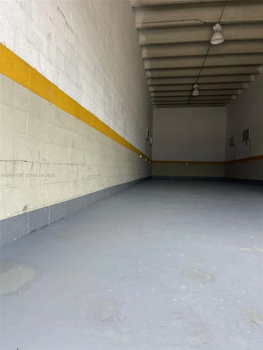 8092 NW 67th St, Medley FL 33166