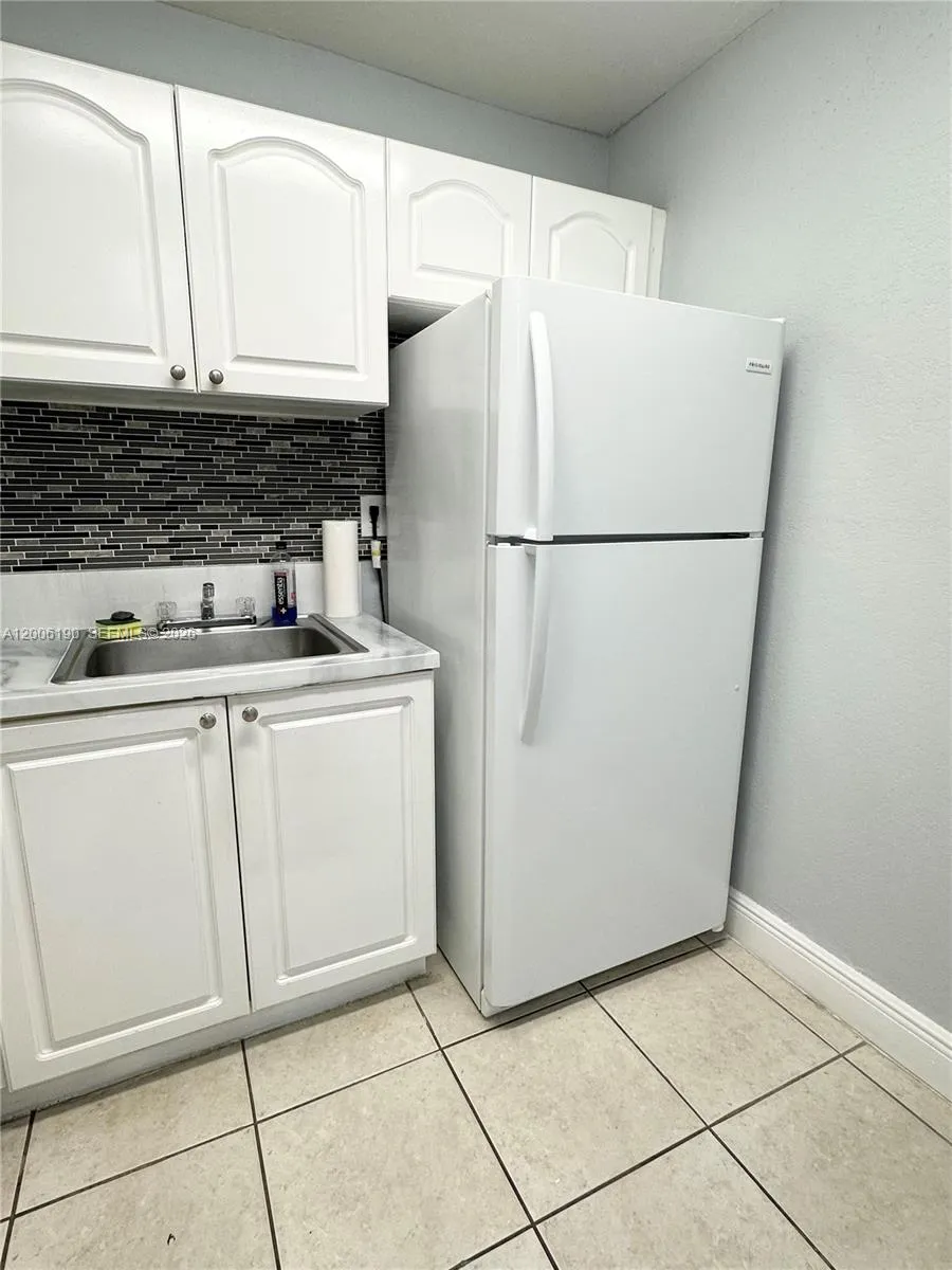 9405 SW 76th St # Y32, Miami FL 33173