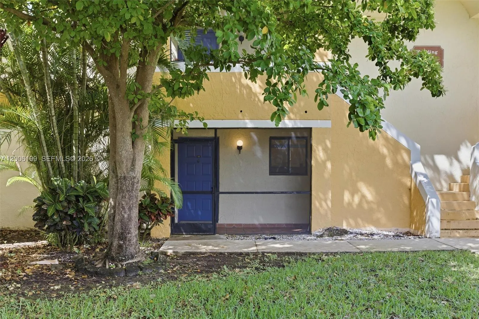 183 Lakeview Dr # 102, Weston FL 33326
