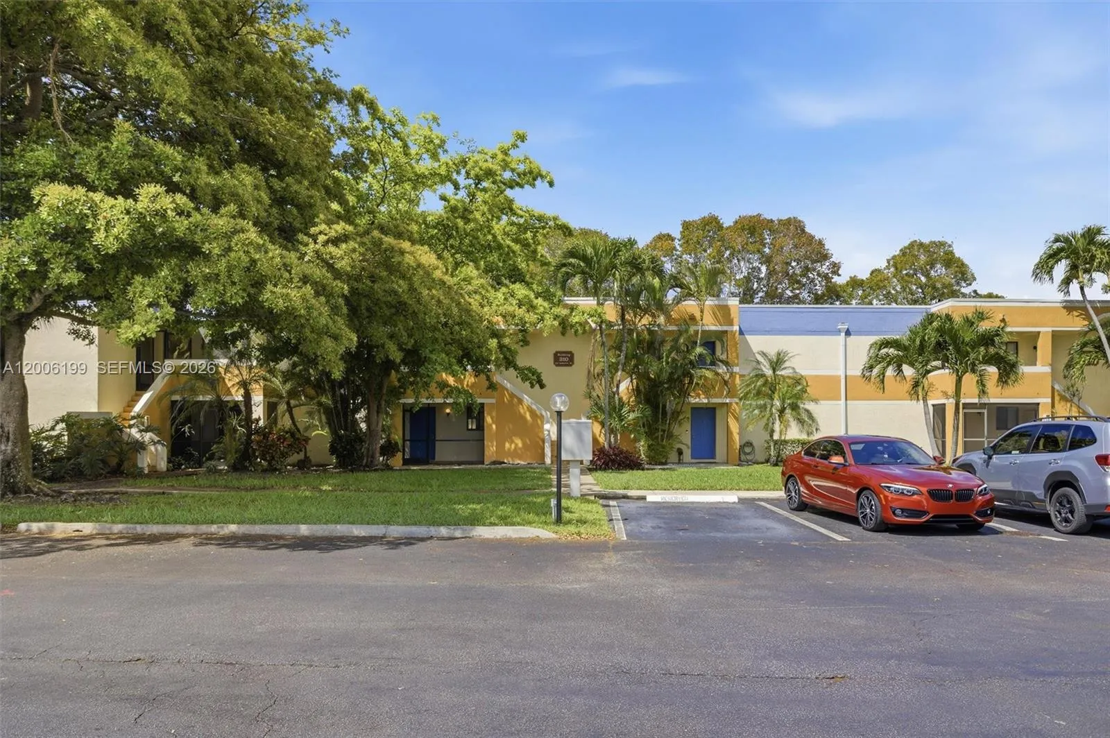 183 Lakeview Dr # 102, Weston FL 33326