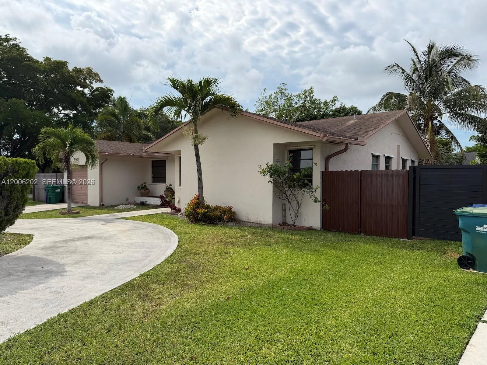9300 SW 164th St, Palmetto Bay FL 33157