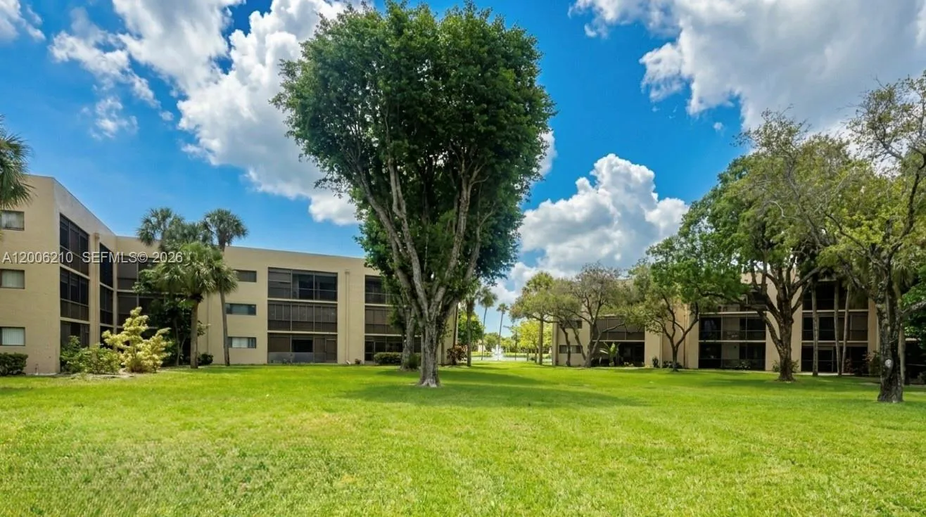 5190 Las Verdes Cir # 115, Delray Beach FL 33484