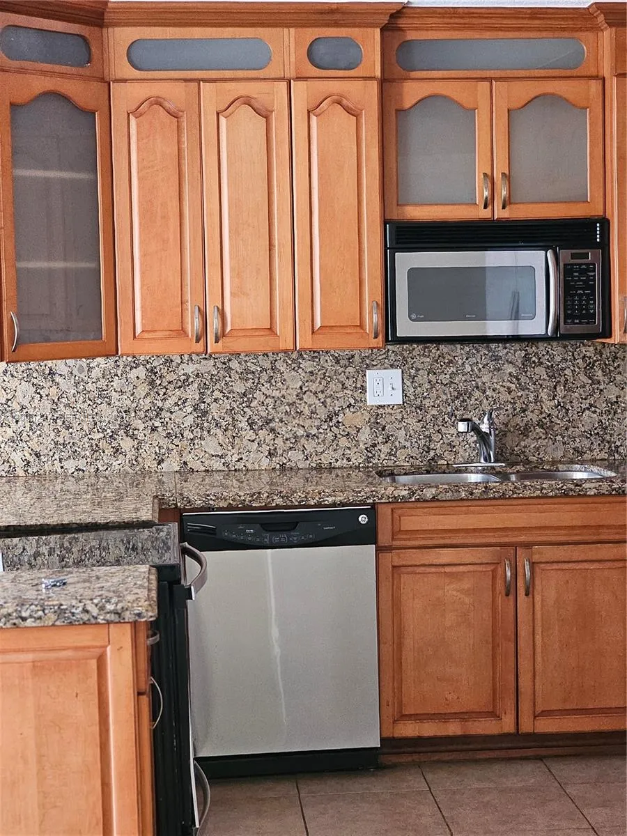 1368 Seaview, North Lauderdale FL 33068