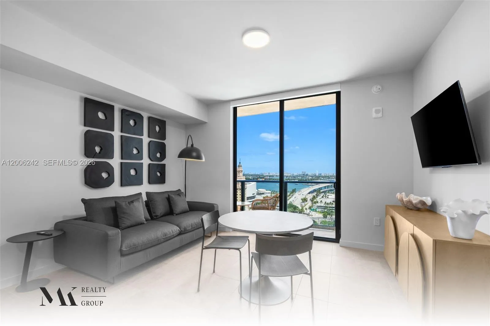 121 NE 5 # 2700, Miami FL 33132