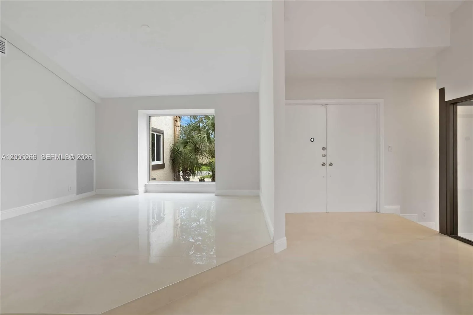 8881 N Lake Dasha Dr, Plantation FL 33324