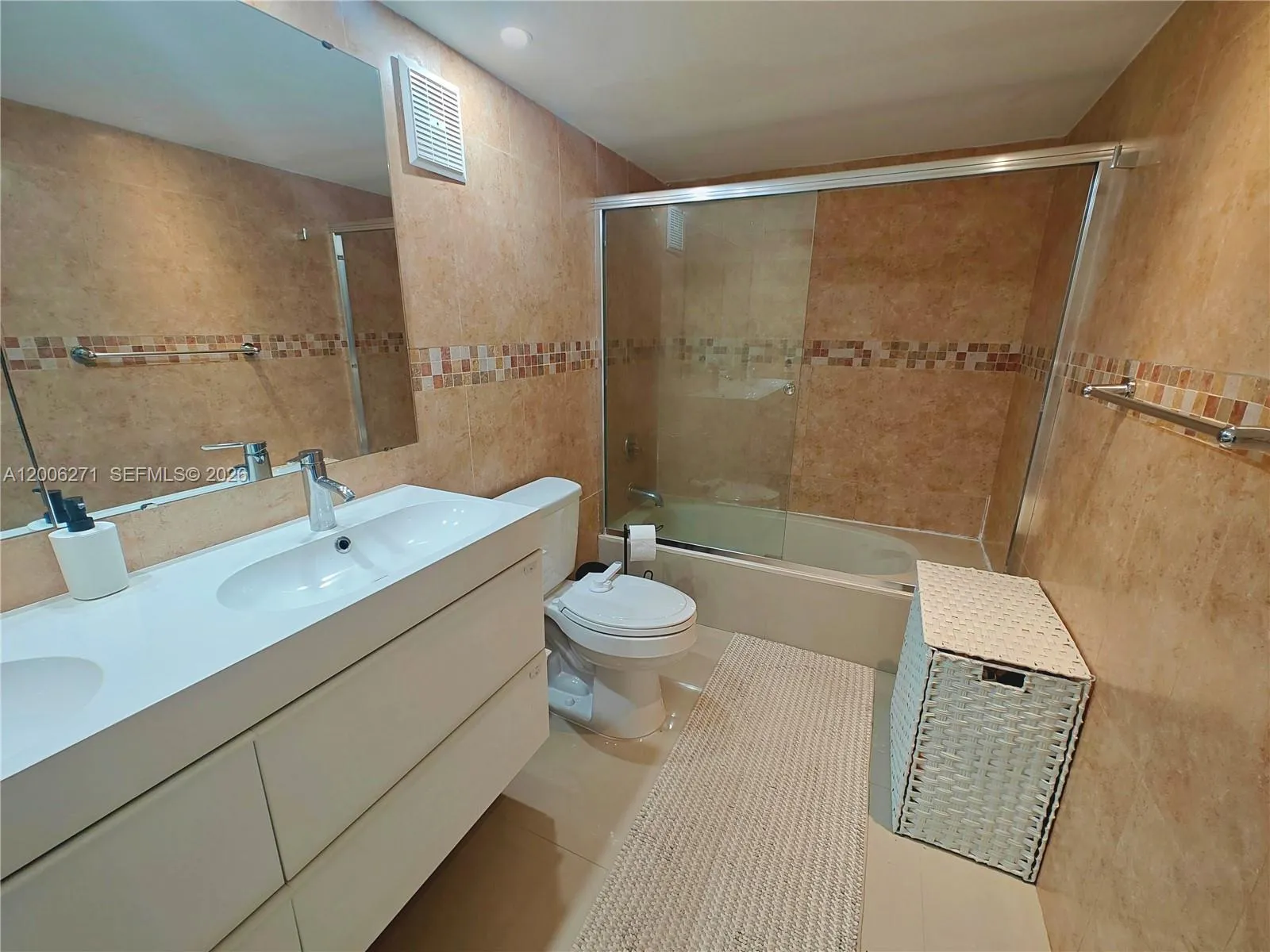 16300 Golf Club Rd # 204, Weston FL 33326