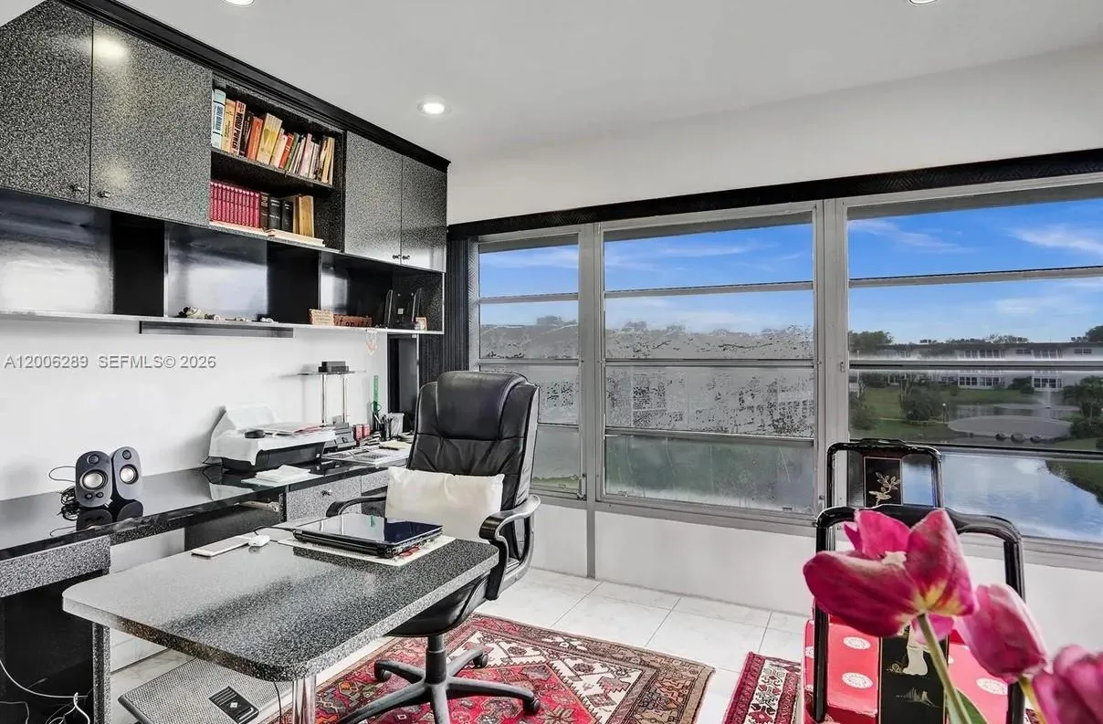 4706 NW 36th St # 605, Lauderdale Lakes FL 33319