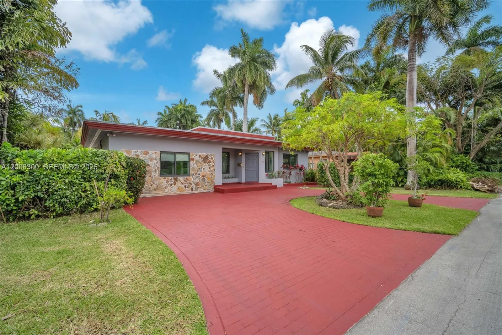 7701 Center Bay Dr, North Bay Village FL 33141