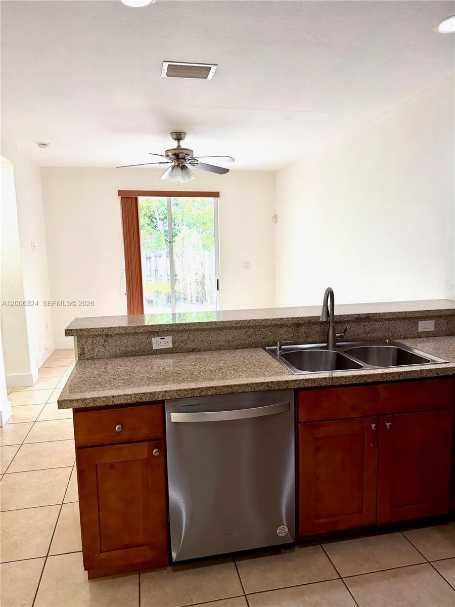 10747 NW 76th Ln, Doral FL 33178