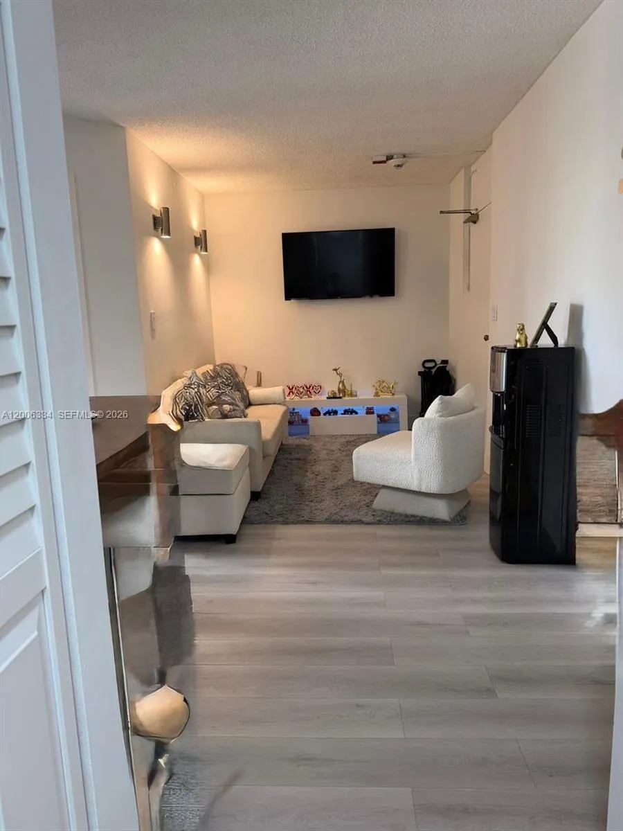 5055 NW 7th St # 405, Miami FL 33126