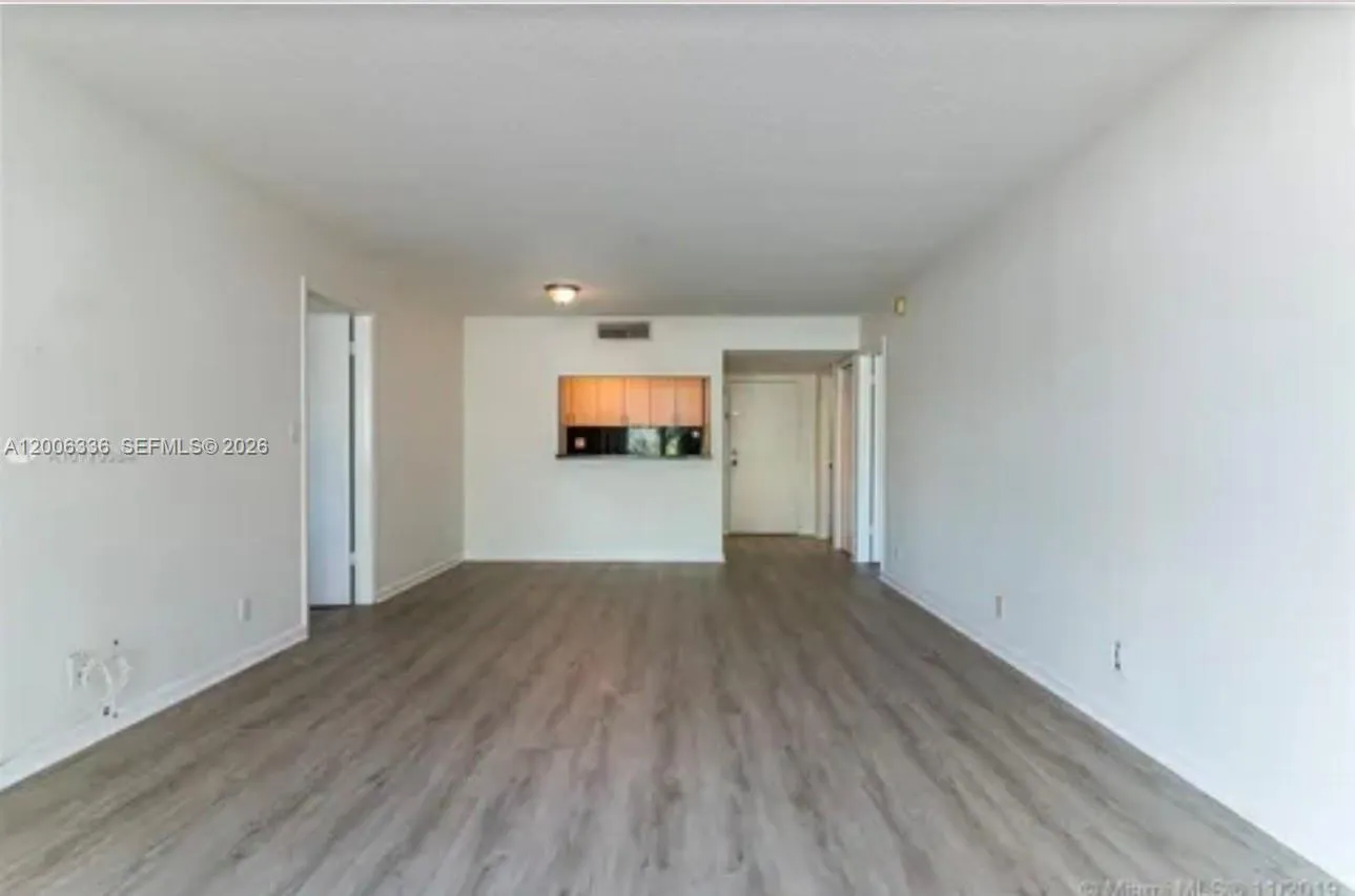 100 Lakeview Dr # 112, Weston FL 33326