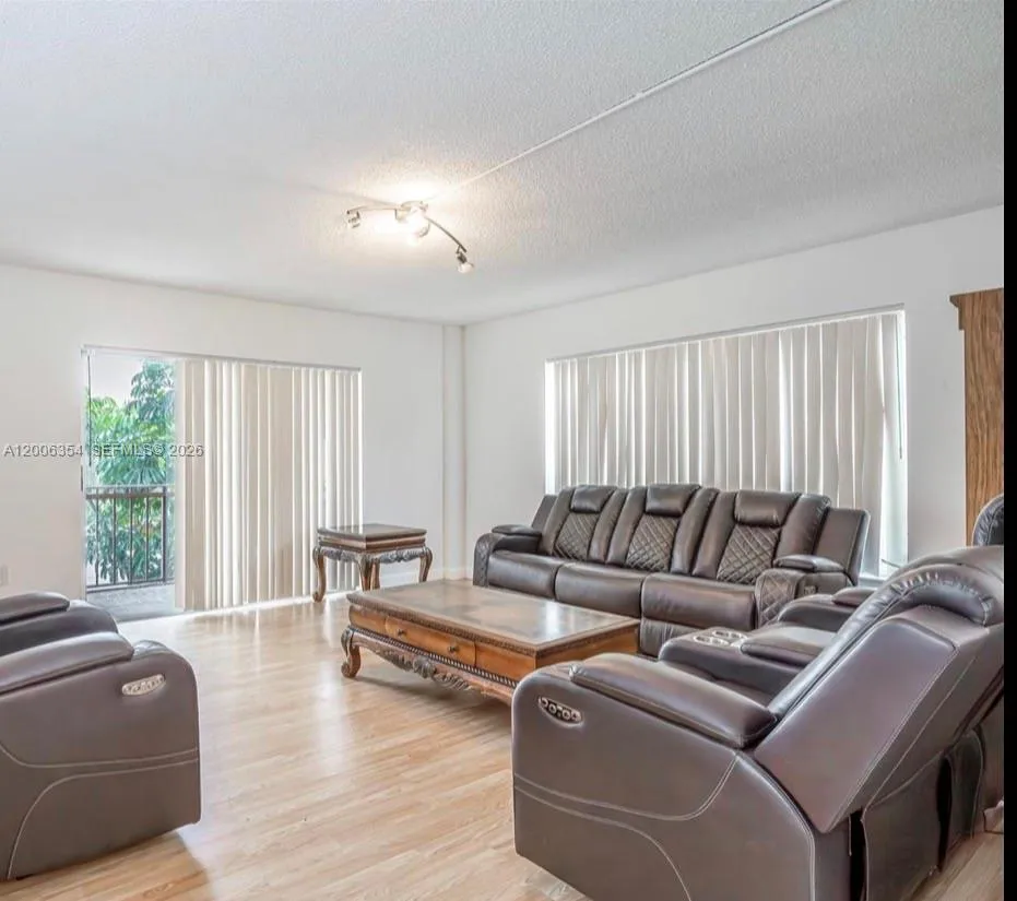 4174 Inverrary Dr # 202, Lauderhill FL 33319