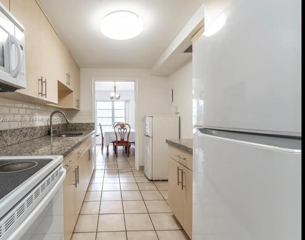 4174 Inverrary Dr # 202, Lauderhill FL 33319