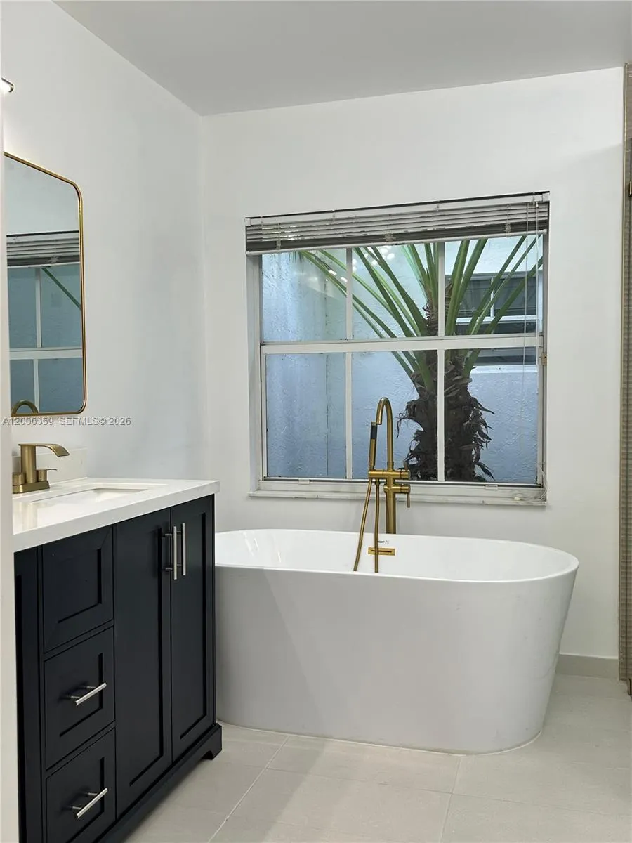 820 NW 132 ct # 0, Miami FL 33182