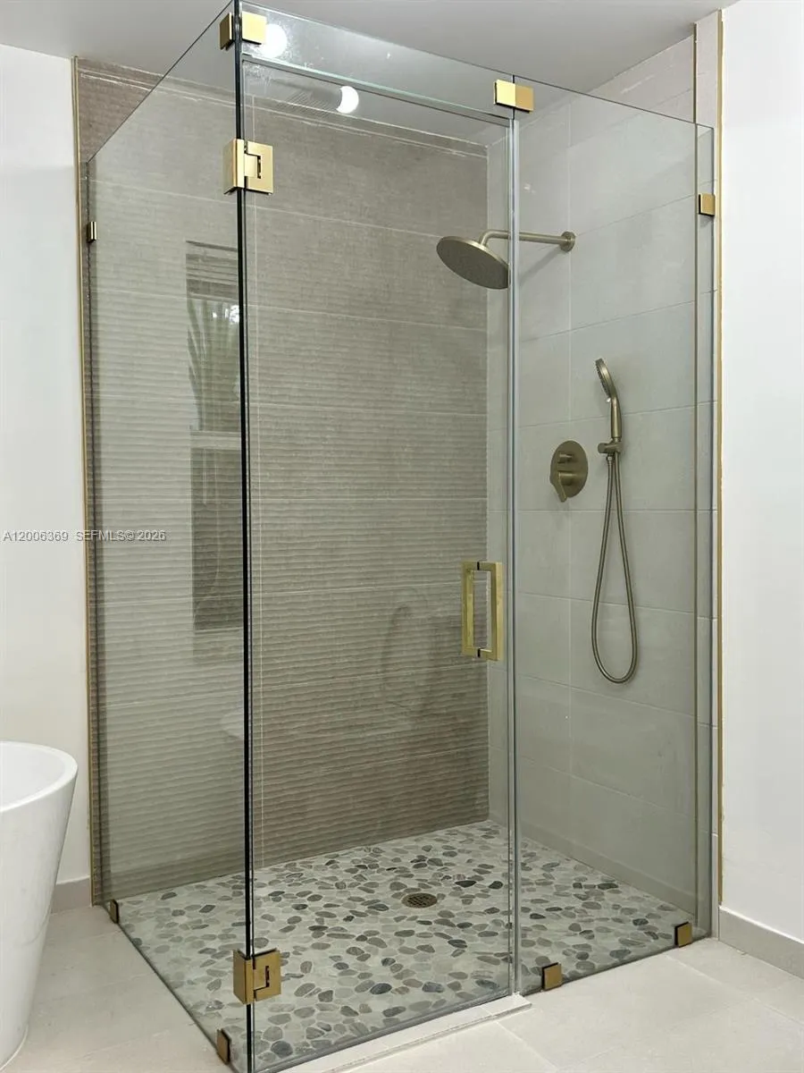 820 NW 132 ct # 0, Miami FL 33182