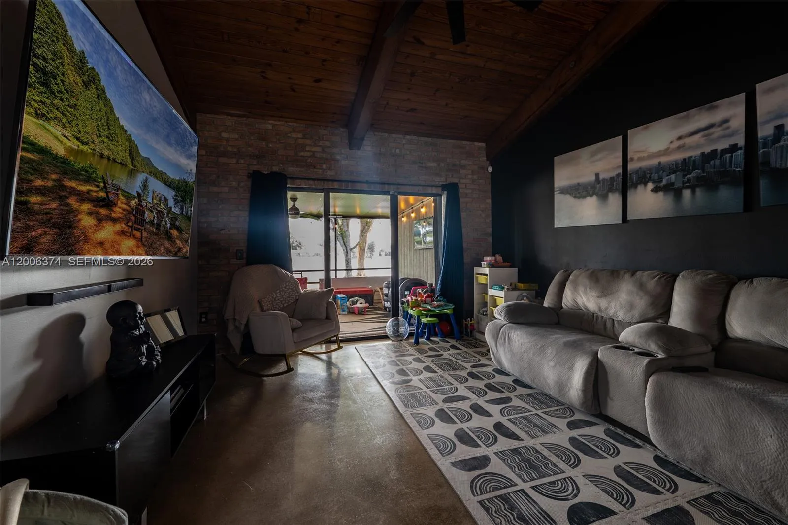 1980 Seagrape Ave, Pembroke Pines FL 33026