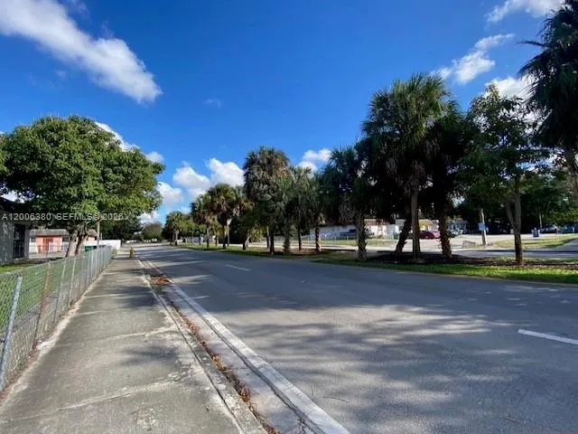 3929 NW 207th St Rd, Miami Gardens FL 33055