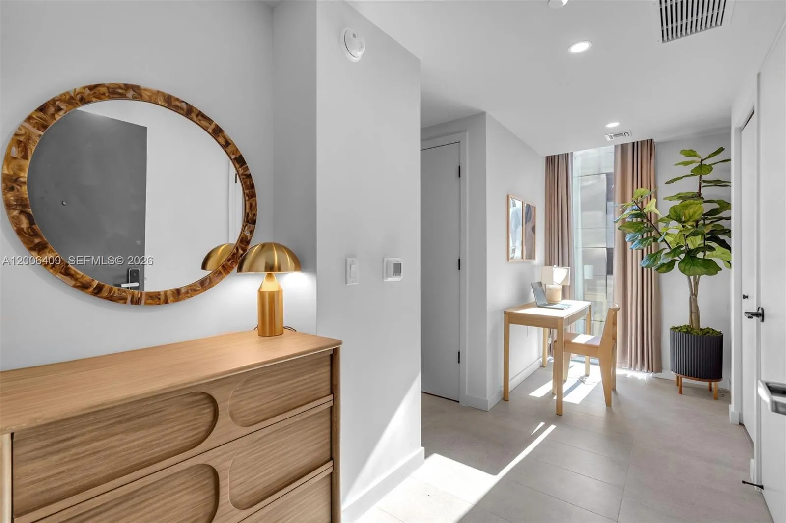 121 NE 5th St # 912B, Miami FL 33132